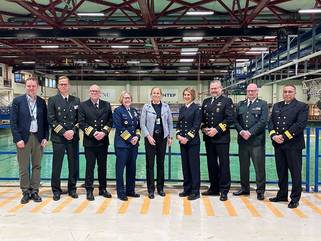 Group photo of heads of coast guards and SINTEF leaders.